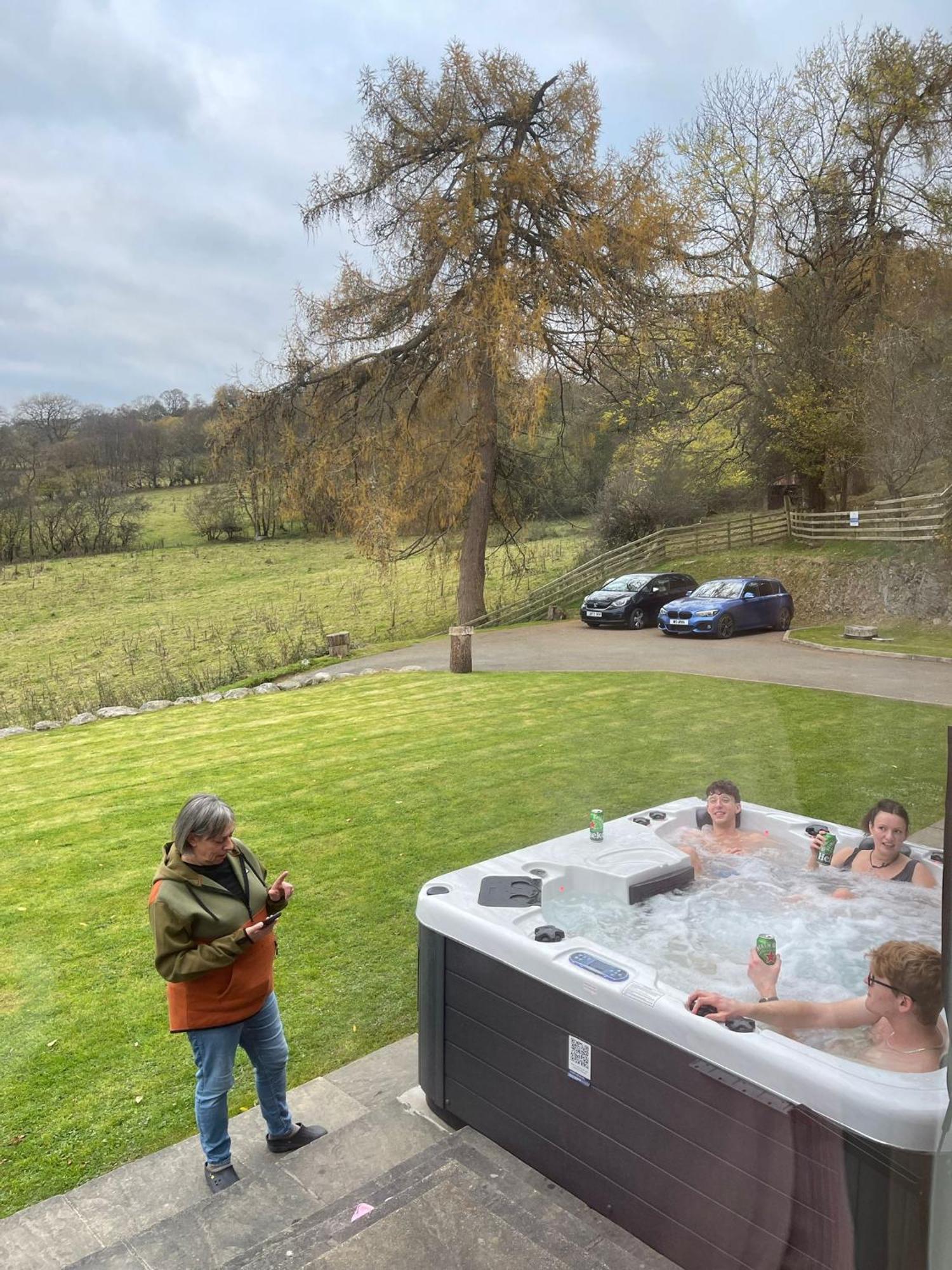 3 Bedroom Barn Conversion With Hot Tub-Garden View - Ty Cerrig Barn Corwen Luaran gambar
