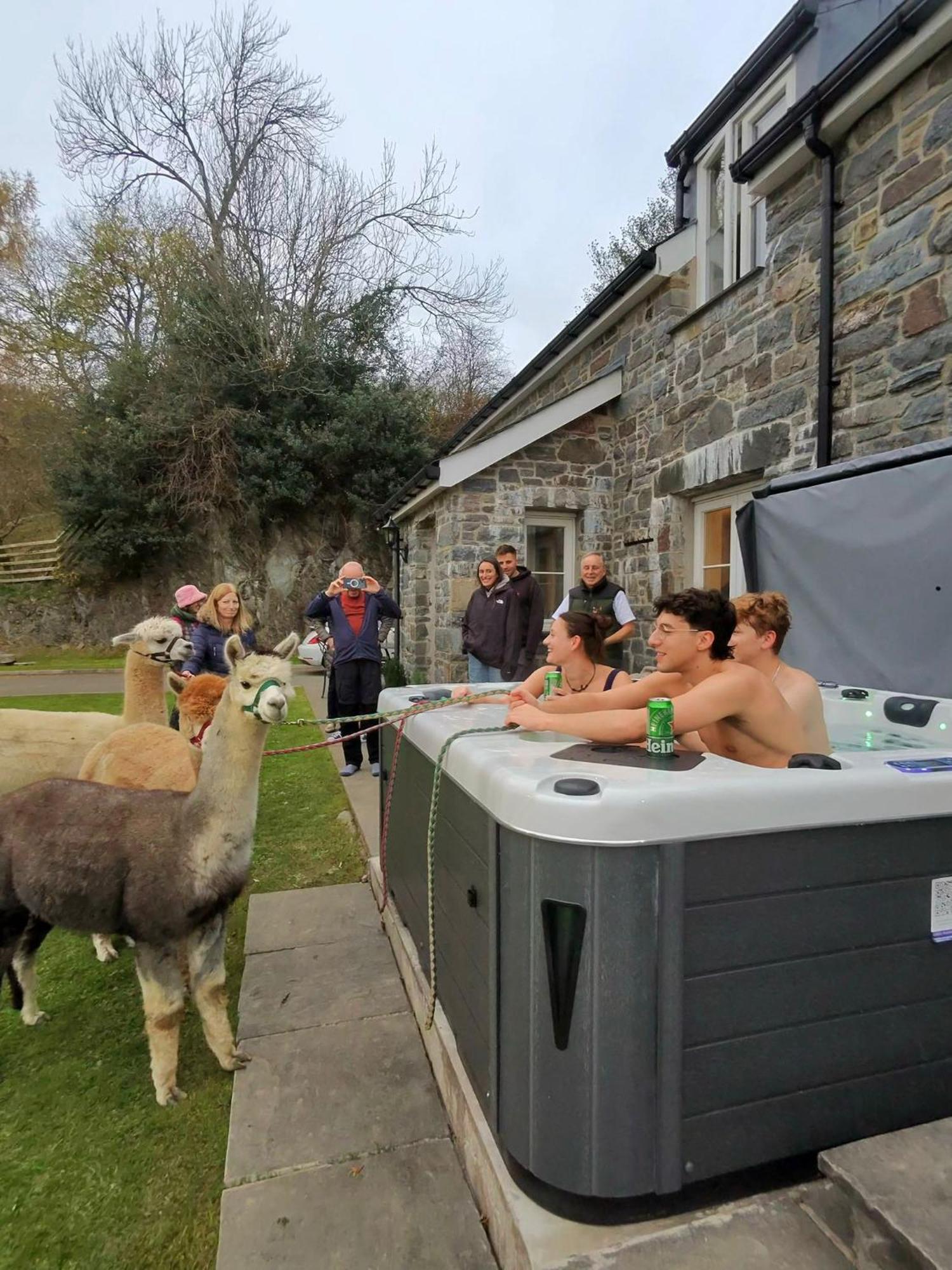 3 Bedroom Barn Conversion With Hot Tub-Garden View - Ty Cerrig Barn Corwen Luaran gambar