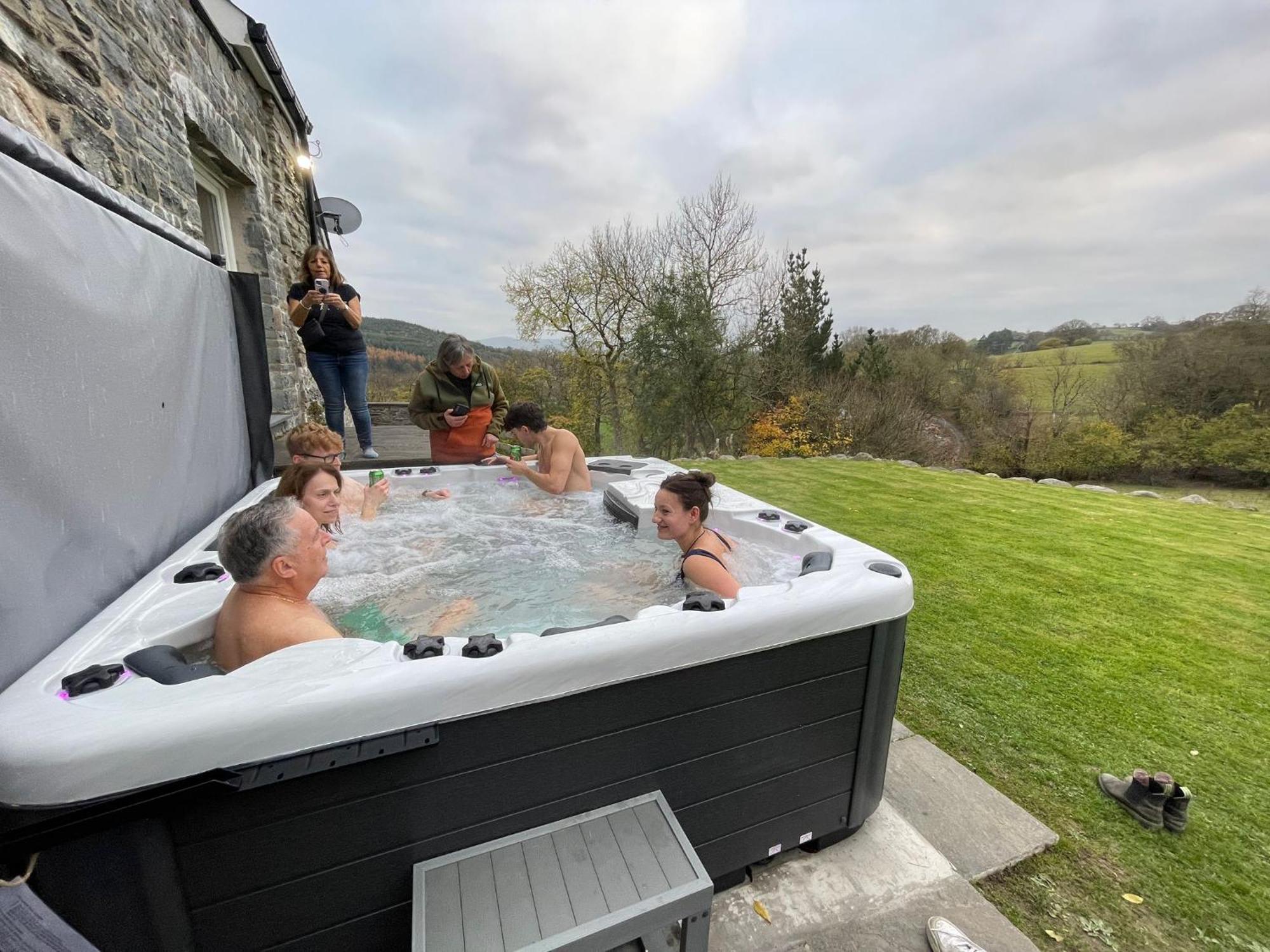 3 Bedroom Barn Conversion With Hot Tub-Garden View - Ty Cerrig Barn Corwen Luaran gambar